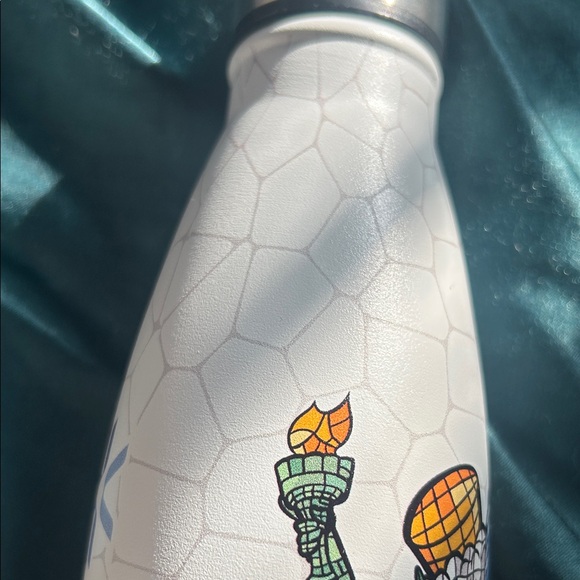 New York Themed Insulated Water Bottle. Prefect for the holidays.The best of NYC - Picture 6 of 16
